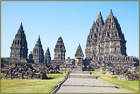 Picture source: http://worldheritage.routes.travel/wp-content/uploads/2013/05/prambanan-temple-3.jpg