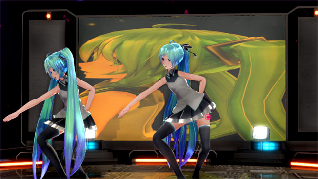 My widescreen "Kiss Me" animation allowed me to have this huge Miku portrait in the background!
